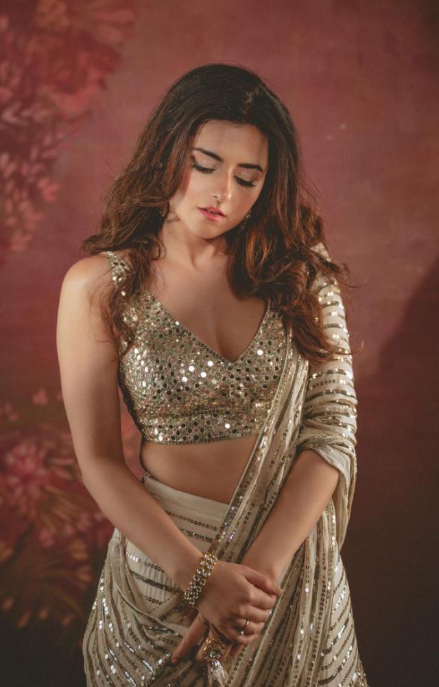 What truly caught our attention was her blouse, adorned with intricate mirror work, adding an extra layer of sophistication